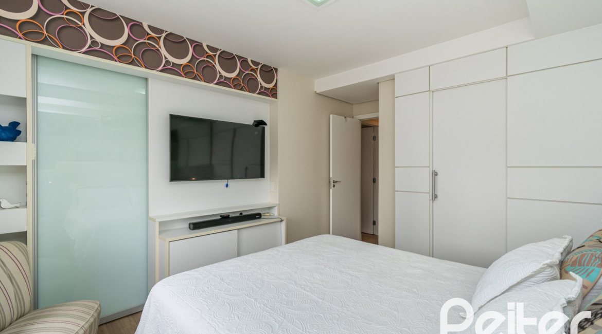 Apartamento à venda com 90m², 3 dormitórios, 1 suíte, 2 vagas, no bairro Tristeza em PORTO ALEGRE