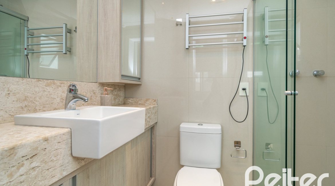 Apartamento à venda com 90m², 3 dormitórios, 1 suíte, 2 vagas, no bairro Tristeza em PORTO ALEGRE