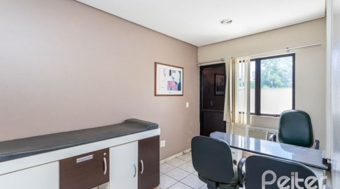 Comercial à venda com 638m², 3 vagas, no bairro Nonoai em Porto Alegre