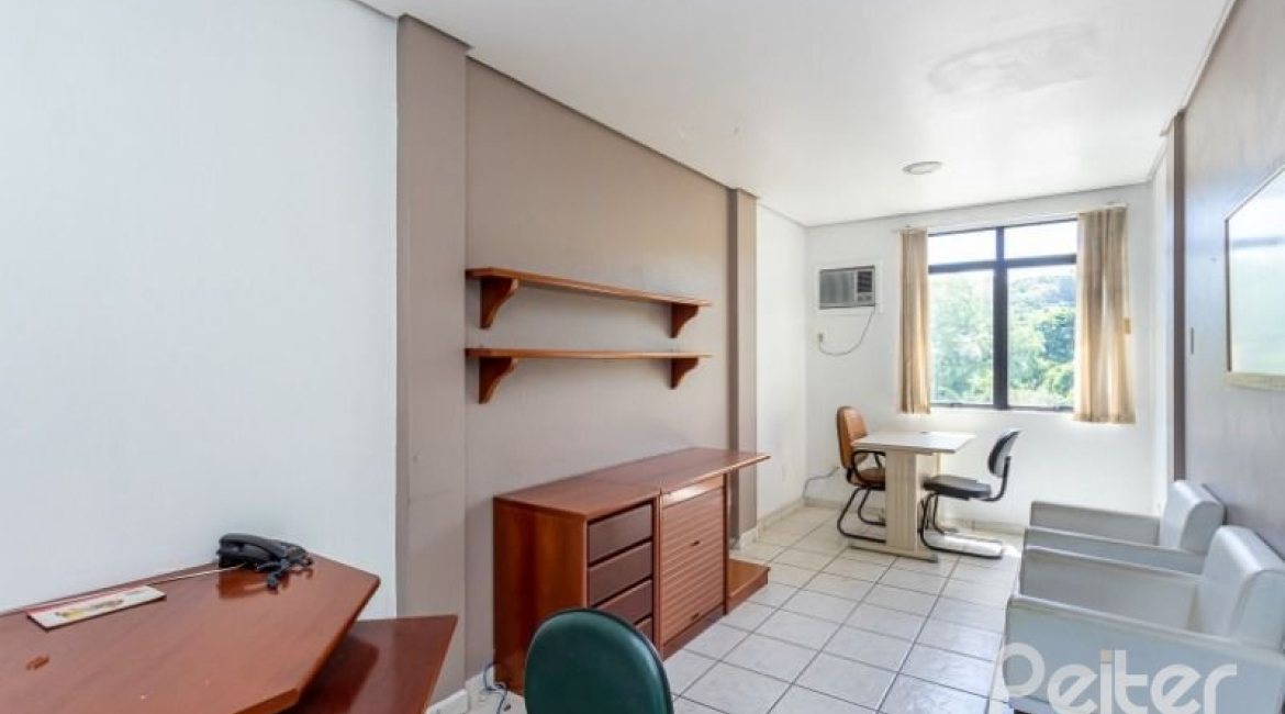 Comercial à venda com 638m², 3 vagas, no bairro Nonoai em Porto Alegre