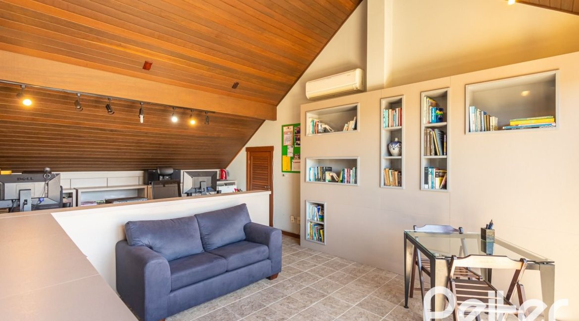 Casa em Condomínio à venda com 219m², 3 dormitórios, 1 suíte, 2 vagas, no bairro Tristeza em Porto Alegre