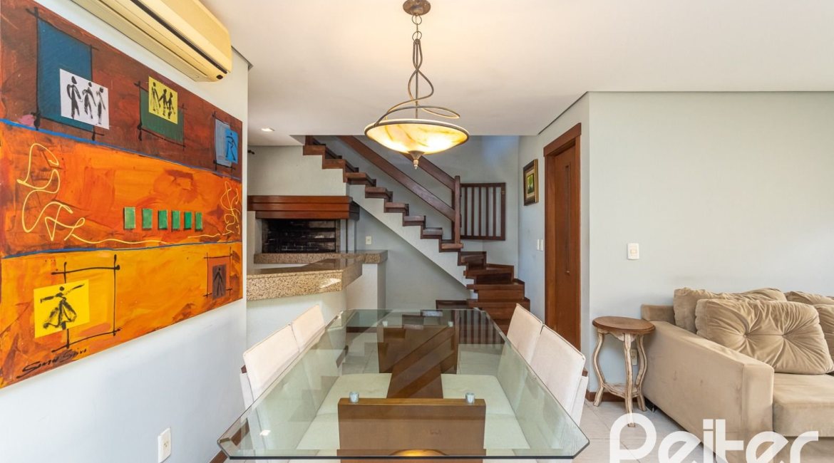 Casa em Condomínio à venda com 219m², 3 dormitórios, 1 suíte, 2 vagas, no bairro Tristeza em Porto Alegre