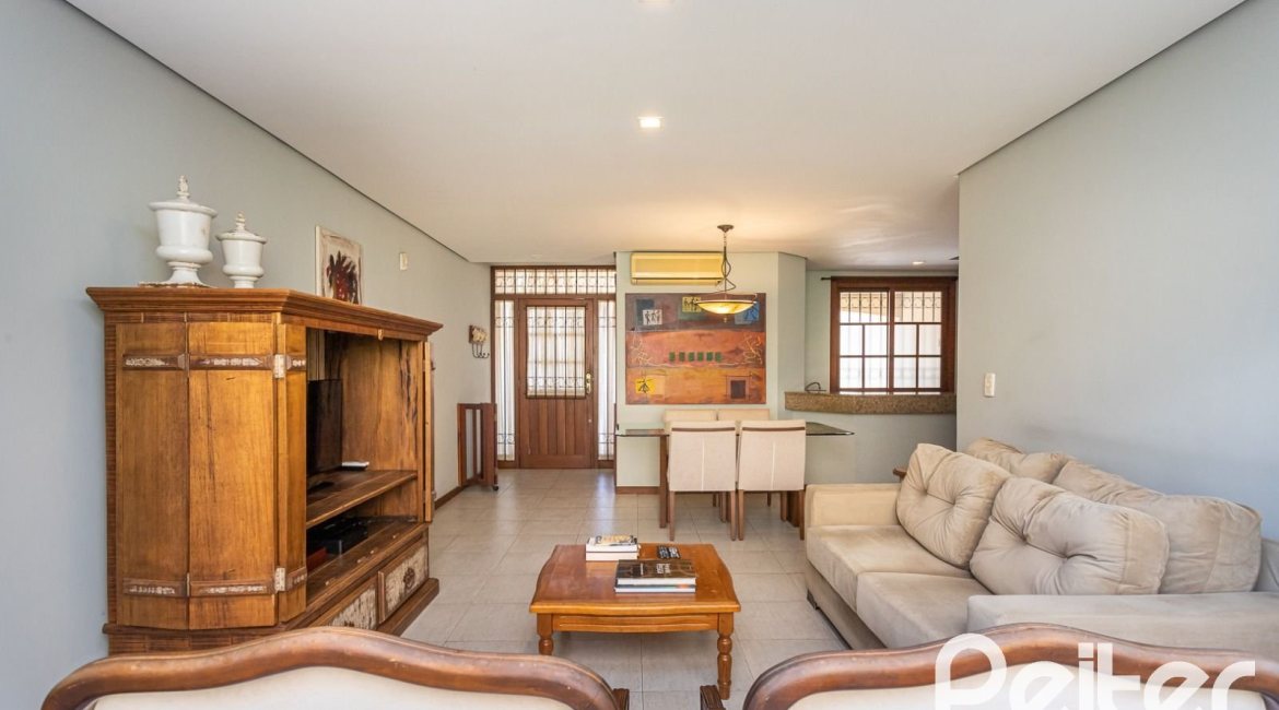 Casa em Condomínio à venda com 219m², 3 dormitórios, 1 suíte, 2 vagas, no bairro Tristeza em Porto Alegre