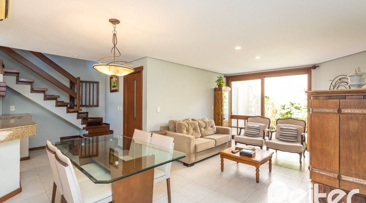 Casa em Condomínio à venda com 219m², 3 dormitórios, 1 suíte, 2 vagas, no bairro Tristeza em Porto Alegre