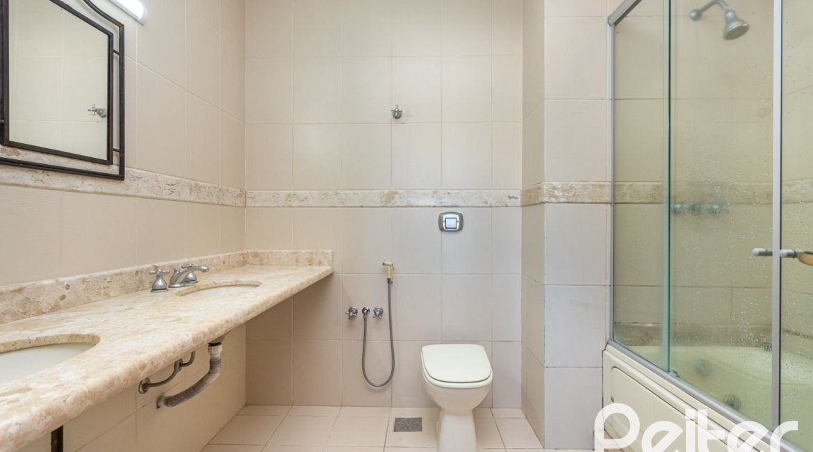 Casa em Condomínio à venda com 219m², 3 dormitórios, 1 suíte, 2 vagas, no bairro Tristeza em Porto Alegre