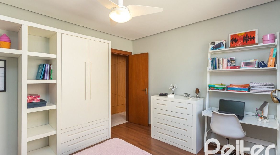 Casa em Condomínio à venda com 219m², 3 dormitórios, 1 suíte, 2 vagas, no bairro Tristeza em Porto Alegre