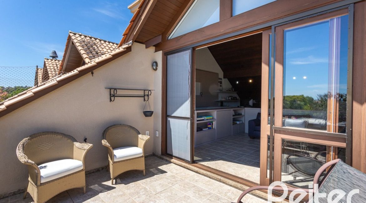 Casa em Condomínio à venda com 219m², 3 dormitórios, 1 suíte, 2 vagas, no bairro Tristeza em Porto Alegre