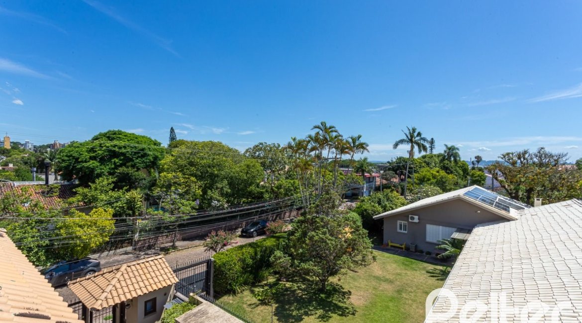 Casa em Condomínio à venda com 219m², 3 dormitórios, 1 suíte, 2 vagas, no bairro Tristeza em Porto Alegre