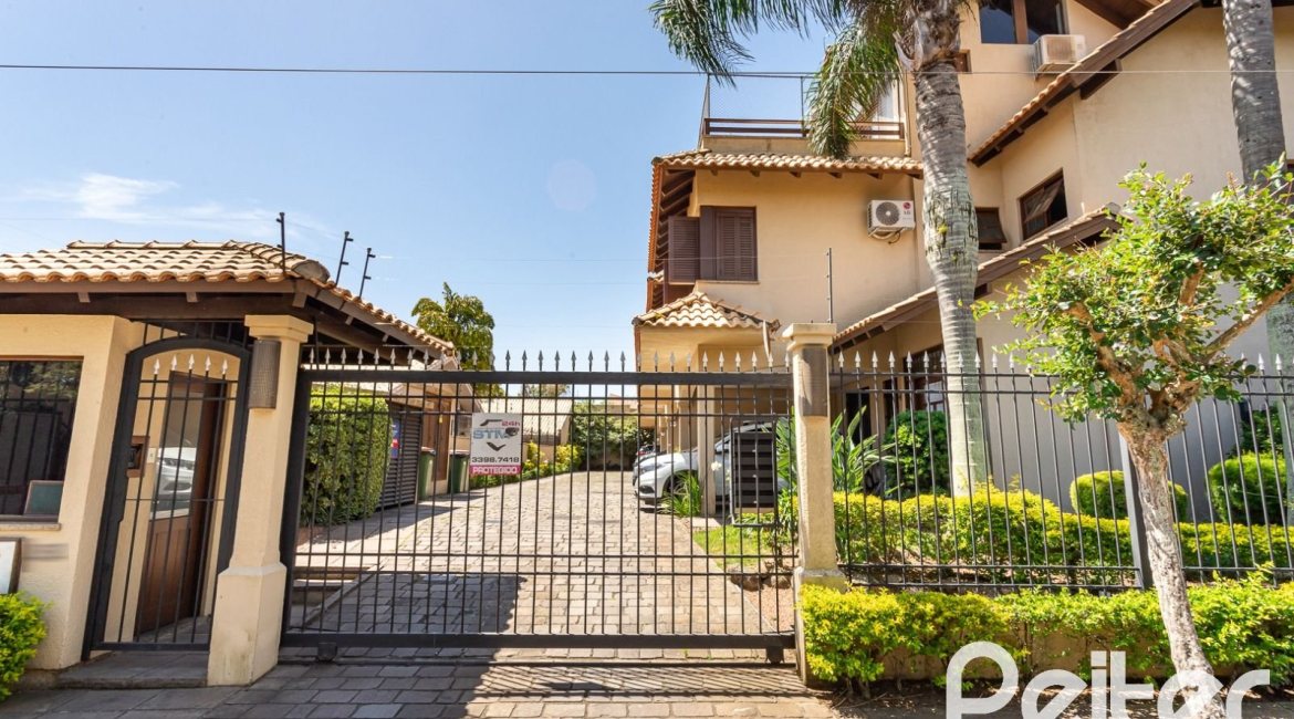 Casa em Condomínio à venda com 219m², 3 dormitórios, 1 suíte, 2 vagas, no bairro Tristeza em Porto Alegre