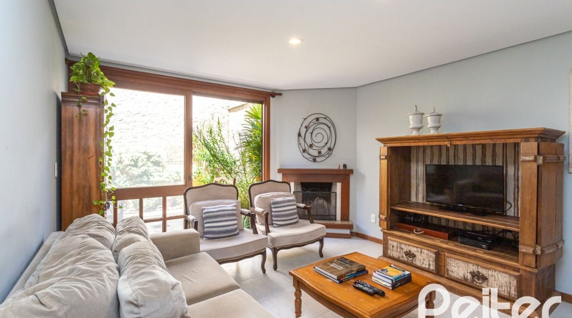 Casa em Condomínio à venda com 219m², 3 dormitórios, 1 suíte, 2 vagas, no bairro Tristeza em Porto Alegre