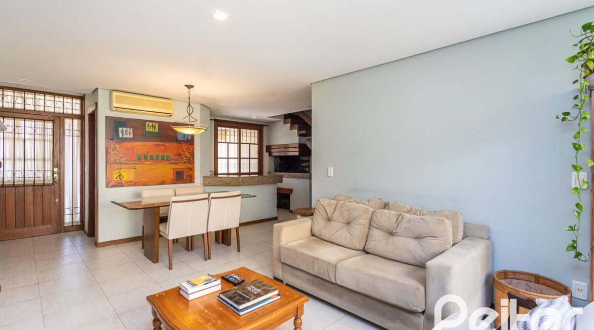 Casa em Condomínio à venda com 219m², 3 dormitórios, 1 suíte, 2 vagas, no bairro Tristeza em Porto Alegre