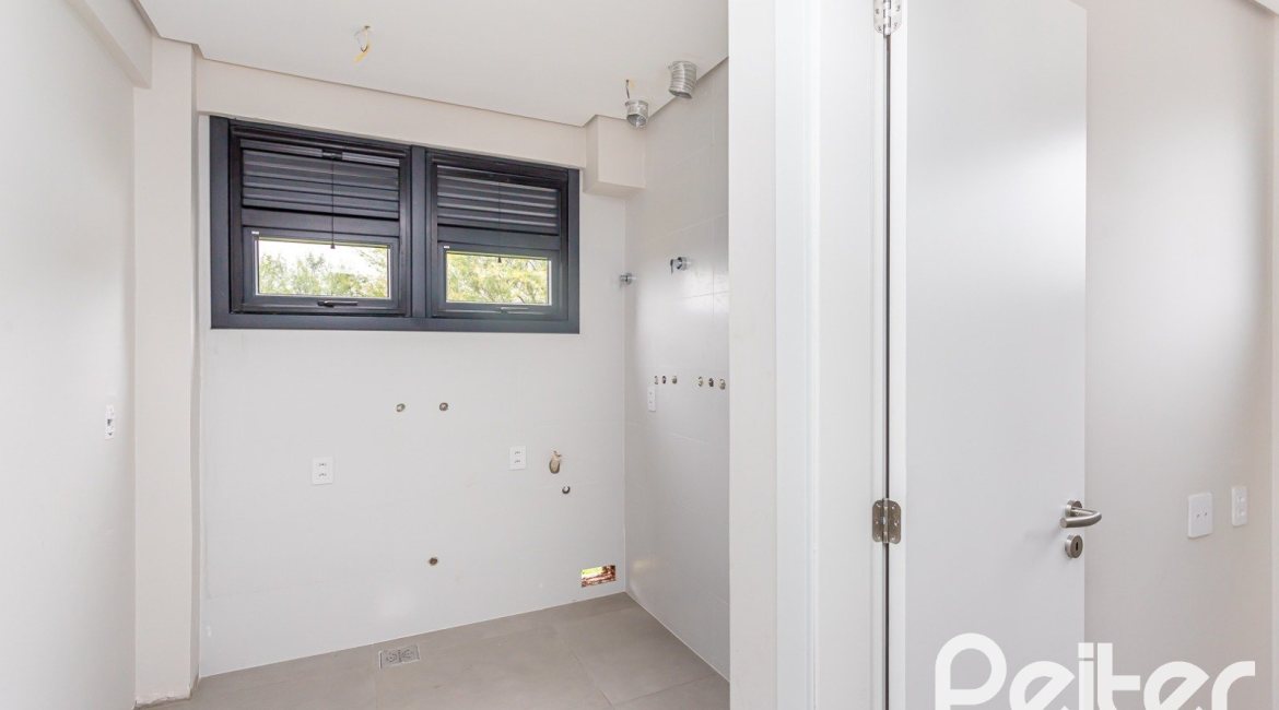 Casa em Condomínio à venda com 279m², 3 dormitórios, 3 suítes, 4 vagas, no bairro Alphaville em PORTO ALEGRE