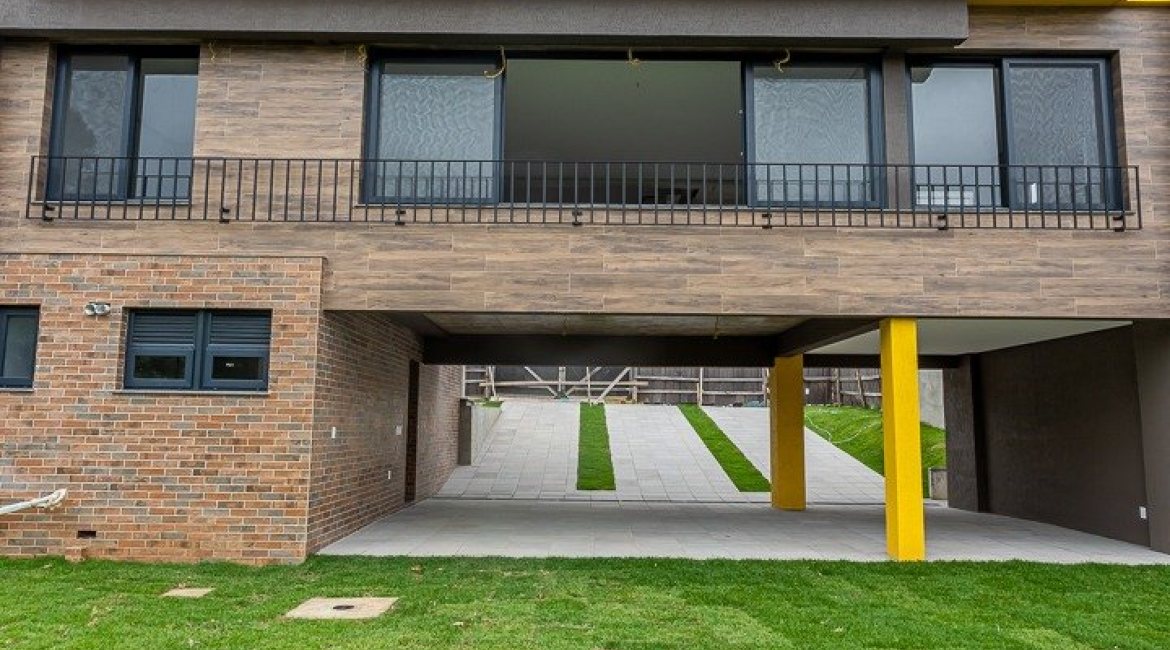 Casa em Condomínio à venda com 279m², 3 dormitórios, 3 suítes, 4 vagas, no bairro Alphaville em PORTO ALEGRE