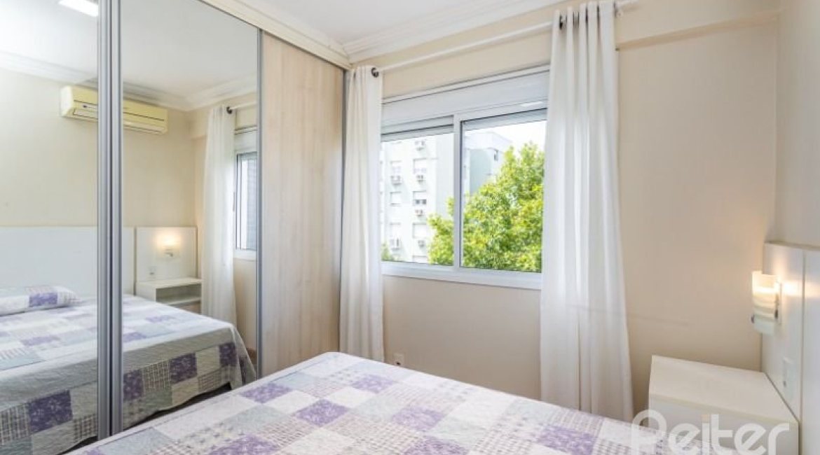 Apartamento à venda com 47m², 1 dormitório, 1 vaga, no bairro Cristal em PORTO ALEGRE