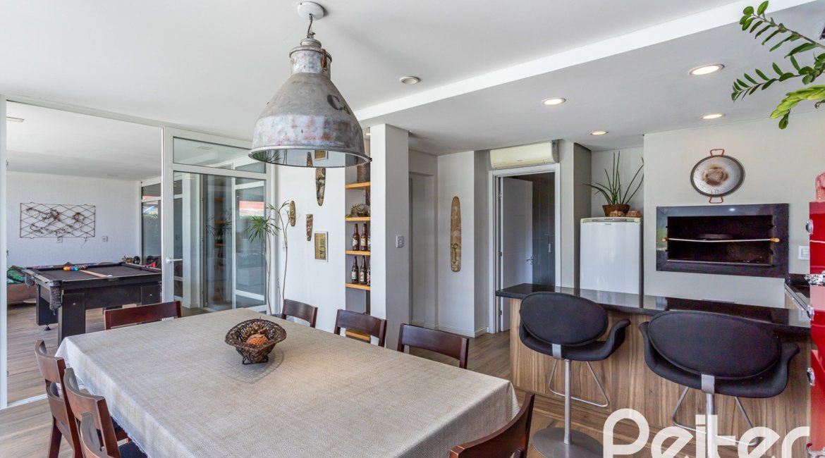 Casa em Condomínio à venda com 418m², 3 dormitórios, 3 suítes, 6 vagas, no bairro Terra Ville em PORTO ALEGRE