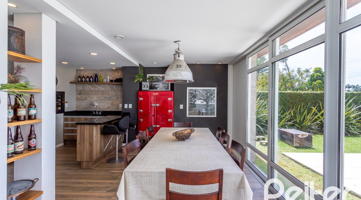 Casa em Condomínio à venda com 418m², 3 dormitórios, 3 suítes, 6 vagas, no bairro Terra Ville em PORTO ALEGRE