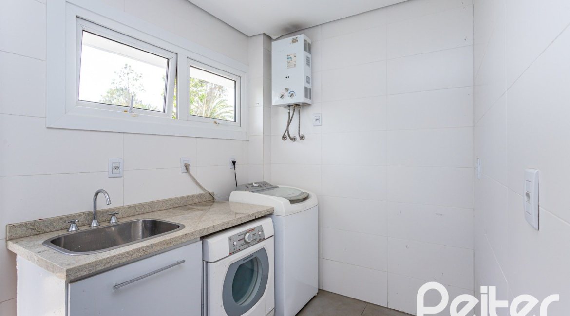 Casa em Condomínio à venda com 418m², 3 dormitórios, 3 suítes, 6 vagas, no bairro Terra Ville em PORTO ALEGRE