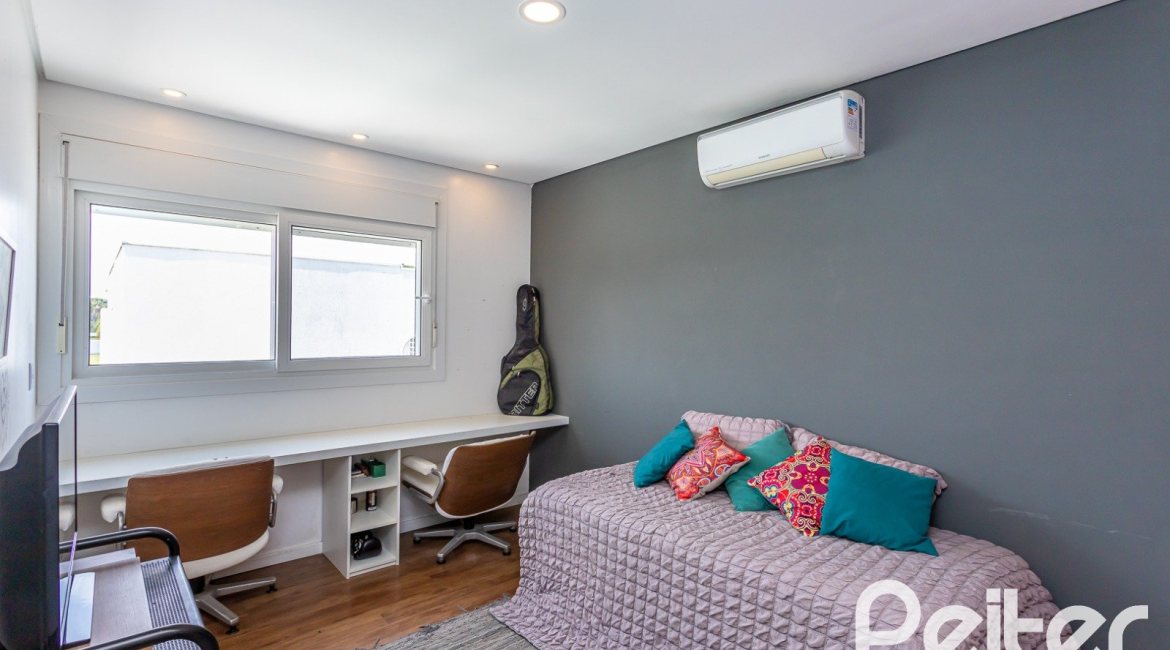 Casa em Condomínio à venda com 418m², 3 dormitórios, 3 suítes, 6 vagas, no bairro Terra Ville em PORTO ALEGRE