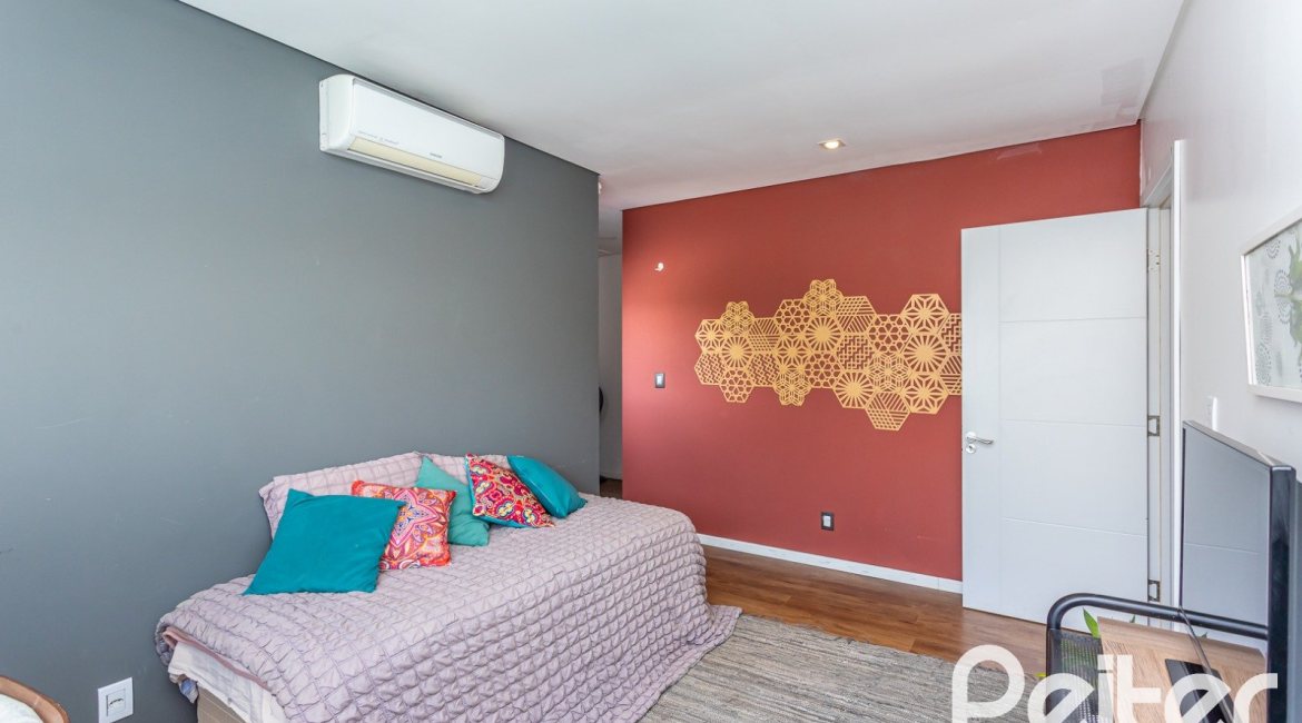 Casa em Condomínio à venda com 418m², 3 dormitórios, 3 suítes, 6 vagas, no bairro Terra Ville em PORTO ALEGRE