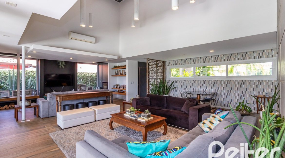Casa em Condomínio à venda com 418m², 3 dormitórios, 3 suítes, 6 vagas, no bairro Terra Ville em PORTO ALEGRE