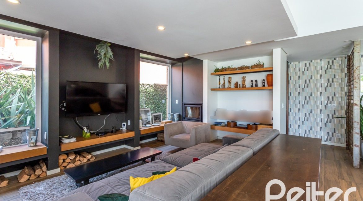 Casa em Condomínio à venda com 418m², 3 dormitórios, 3 suítes, 6 vagas, no bairro Terra Ville em PORTO ALEGRE