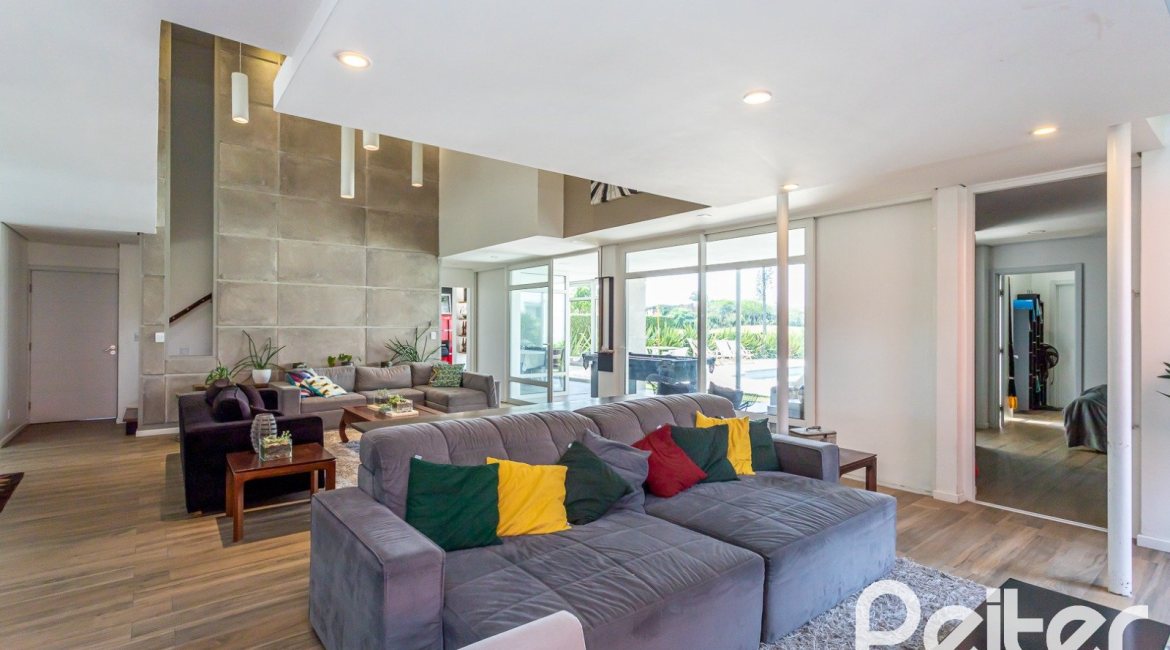 Casa em Condomínio à venda com 418m², 3 dormitórios, 3 suítes, 6 vagas, no bairro Terra Ville em PORTO ALEGRE