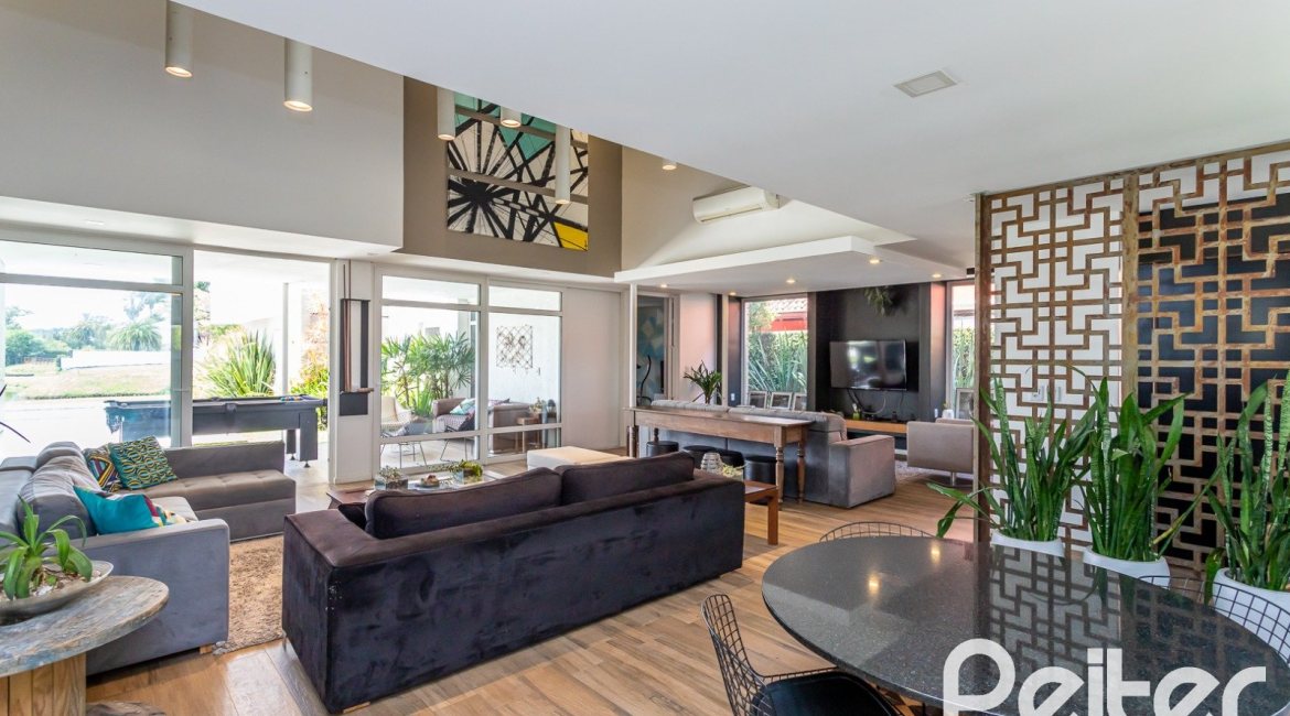 Casa em Condomínio à venda com 418m², 3 dormitórios, 3 suítes, 6 vagas, no bairro Terra Ville em PORTO ALEGRE