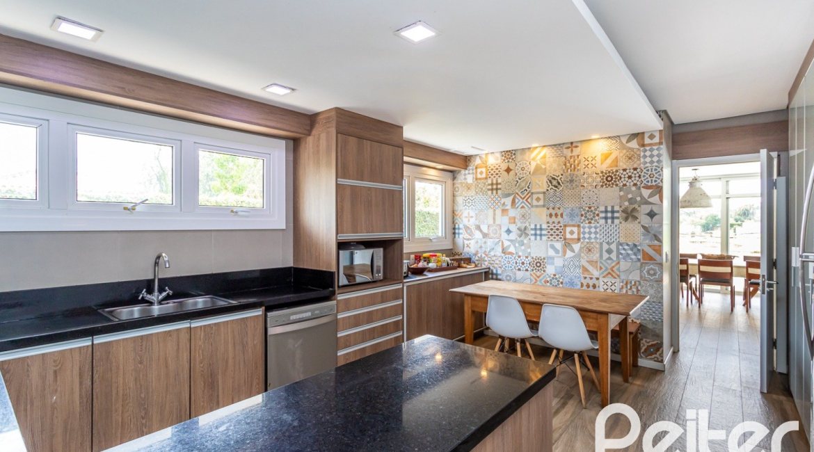 Casa em Condomínio à venda com 418m², 3 dormitórios, 3 suítes, 6 vagas, no bairro Terra Ville em PORTO ALEGRE