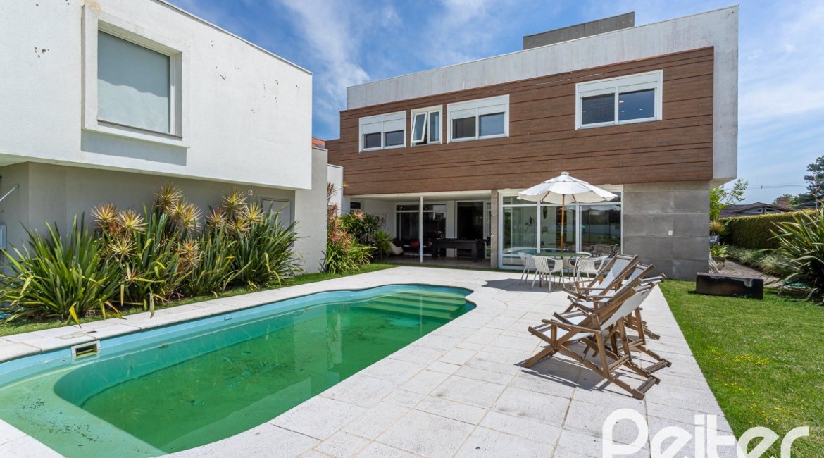 Casa em Condomínio à venda com 418m², 3 dormitórios, 3 suítes, 6 vagas, no bairro Terra Ville em PORTO ALEGRE