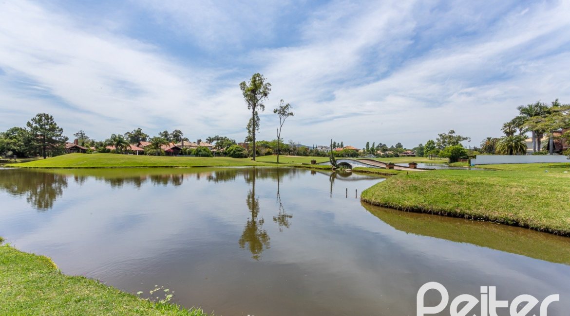 Casa em Condomínio à venda com 418m², 3 dormitórios, 3 suítes, 6 vagas, no bairro Terra Ville em PORTO ALEGRE