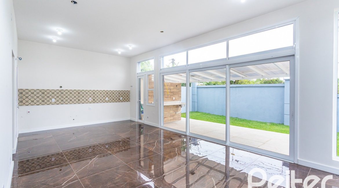 Casa em Condomínio à venda com 153m², 3 dormitórios, 3 suítes, 3 vagas, no bairro Mountain Ville em PORTO ALEGRE