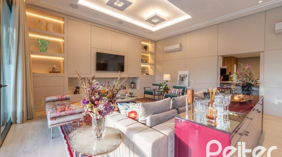 Casa em Condomínio à venda com 550m², 5 dormitórios, 4 suítes, 4 vagas, no bairro Terra Ville em PORTO ALEGRE