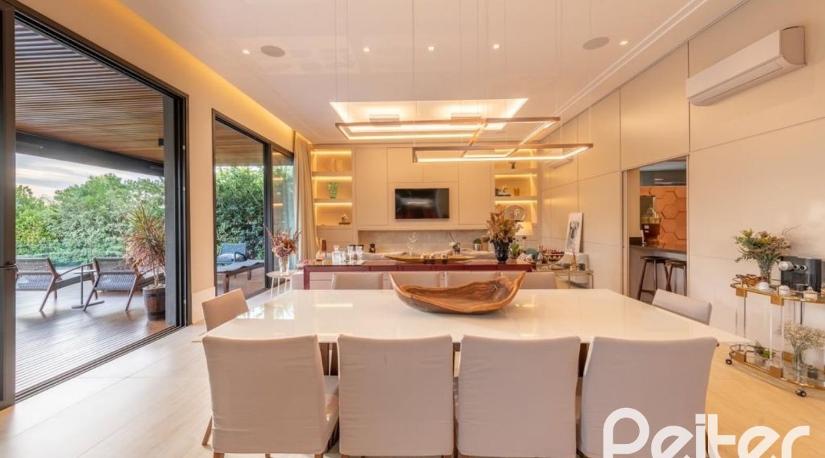 Casa em Condomínio à venda com 550m², 5 dormitórios, 4 suítes, 4 vagas, no bairro Terra Ville em PORTO ALEGRE