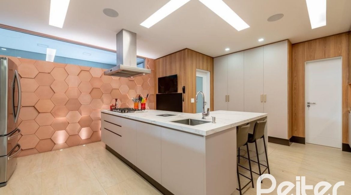 Casa em Condomínio à venda com 550m², 5 dormitórios, 4 suítes, 4 vagas, no bairro Terra Ville em PORTO ALEGRE