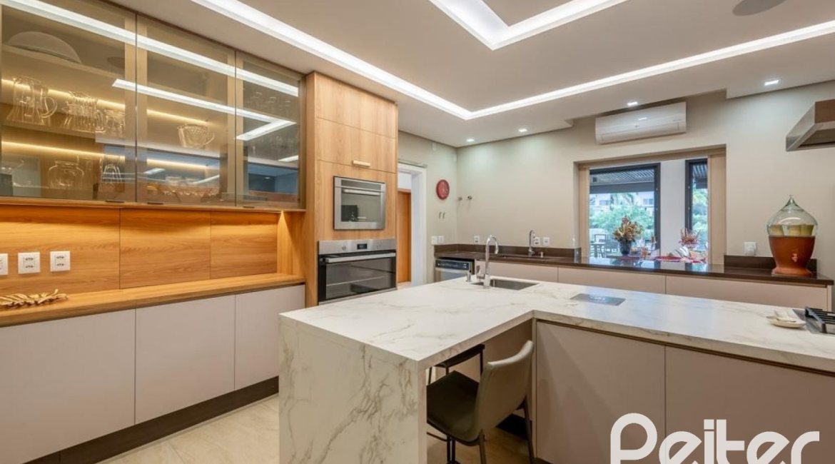 Casa em Condomínio à venda com 550m², 5 dormitórios, 4 suítes, 4 vagas, no bairro Terra Ville em PORTO ALEGRE