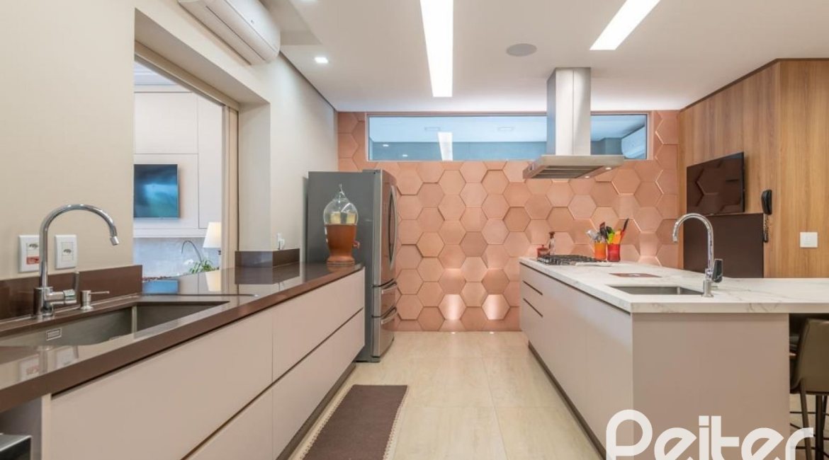 Casa em Condomínio à venda com 550m², 5 dormitórios, 4 suítes, 4 vagas, no bairro Terra Ville em PORTO ALEGRE