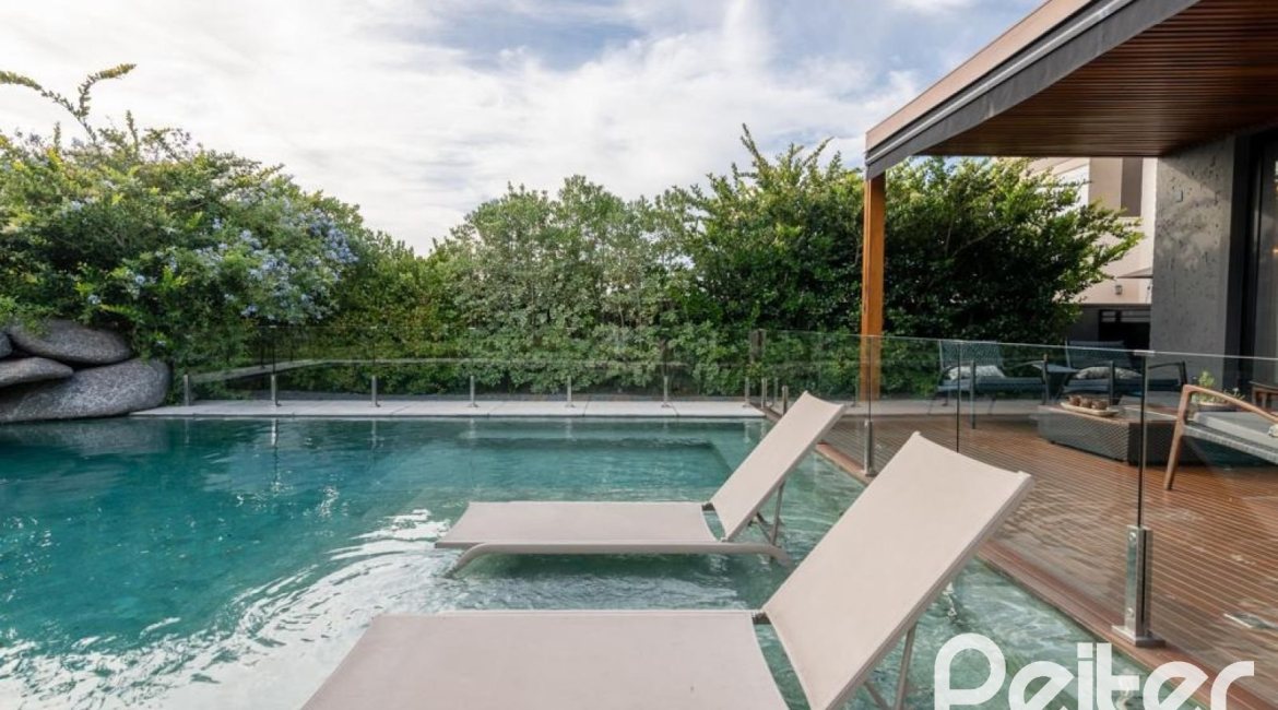 Casa em Condomínio à venda com 550m², 5 dormitórios, 4 suítes, 4 vagas, no bairro Terra Ville em PORTO ALEGRE