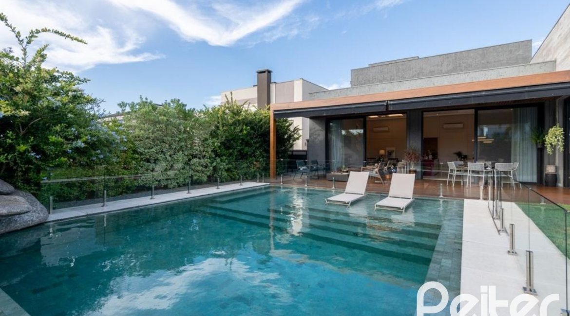 Casa em Condomínio à venda com 550m², 5 dormitórios, 4 suítes, 4 vagas, no bairro Terra Ville em PORTO ALEGRE