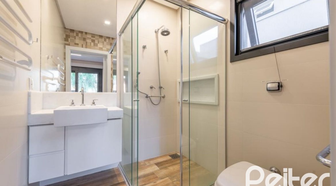 Casa em Condomínio à venda com 550m², 5 dormitórios, 4 suítes, 4 vagas, no bairro Terra Ville em PORTO ALEGRE