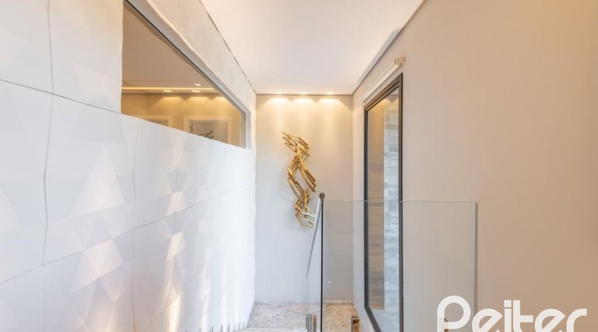 Casa em Condomínio à venda com 550m², 5 dormitórios, 4 suítes, 4 vagas, no bairro Terra Ville em PORTO ALEGRE