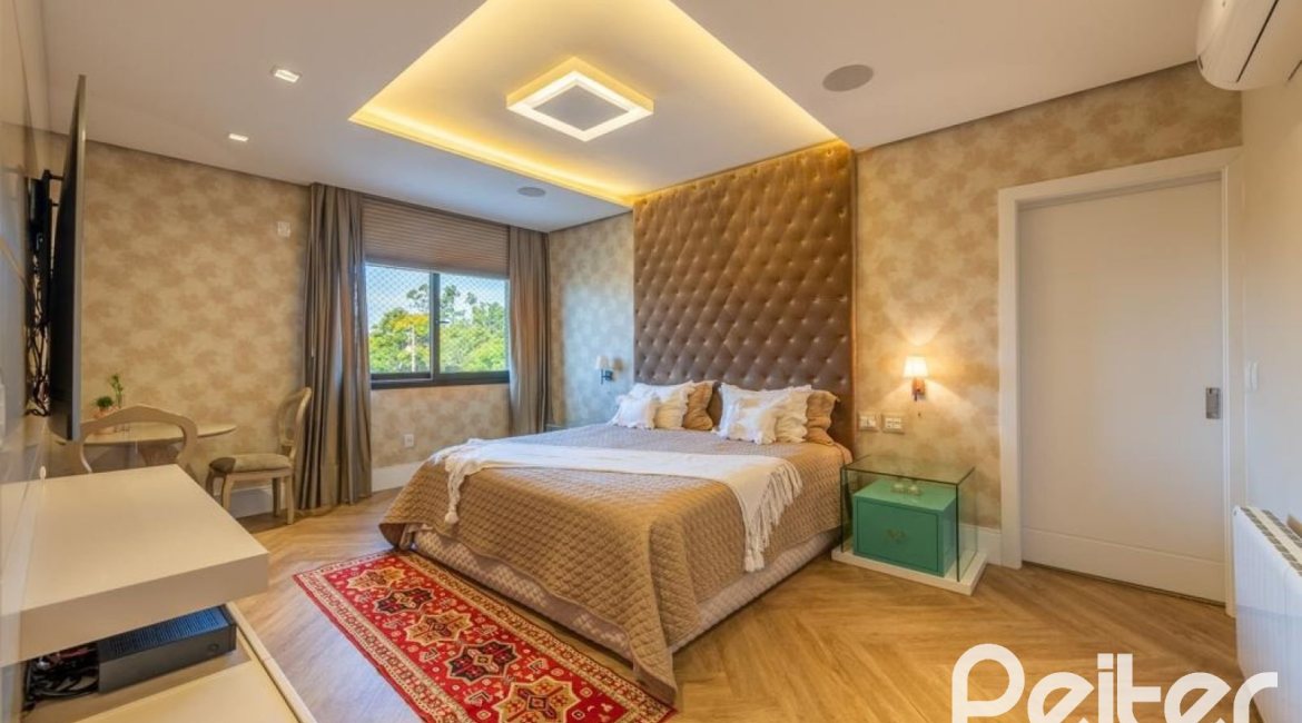 Casa em Condomínio à venda com 550m², 5 dormitórios, 4 suítes, 4 vagas, no bairro Terra Ville em PORTO ALEGRE