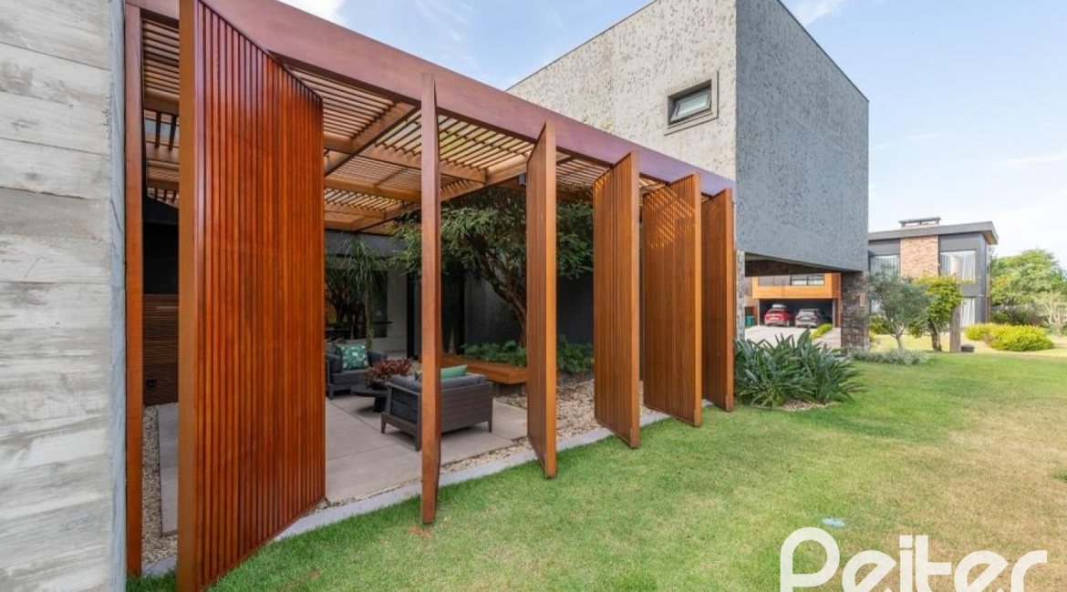Casa em Condomínio à venda com 550m², 5 dormitórios, 4 suítes, 4 vagas, no bairro Terra Ville em PORTO ALEGRE