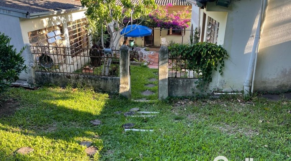 Casa à venda com 120m², 1 dormitório, 2 vagas, no bairro Vila Assunção em Porto Alegre