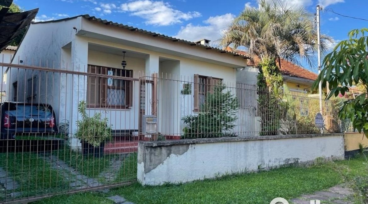 Casa à venda com 120m², 1 dormitório, 2 vagas, no bairro Vila Assunção em Porto Alegre