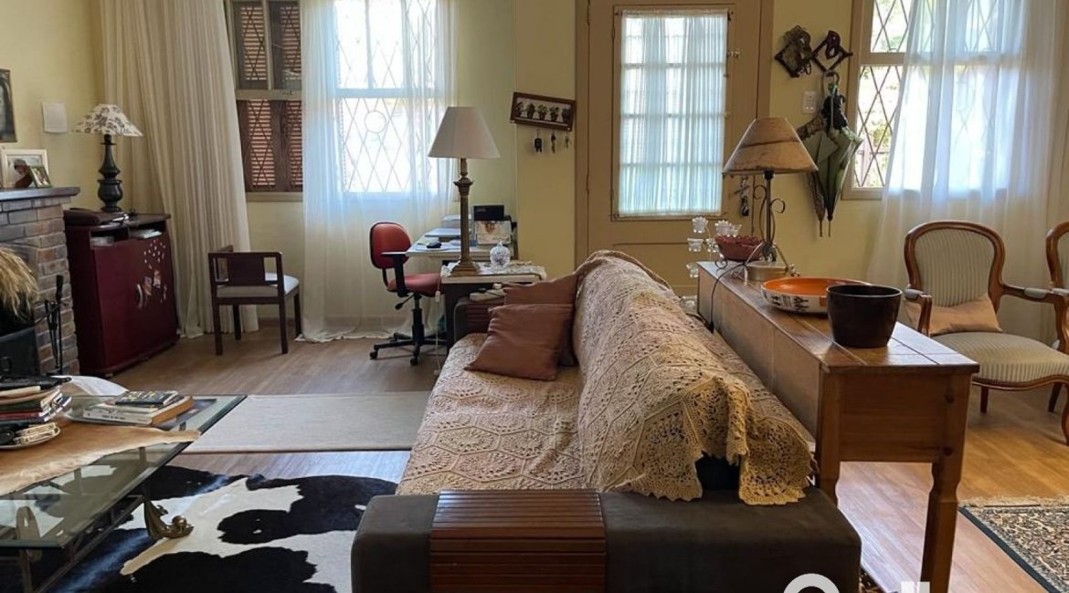 Casa à venda com 120m², 1 dormitório, 2 vagas, no bairro Vila Assunção em Porto Alegre