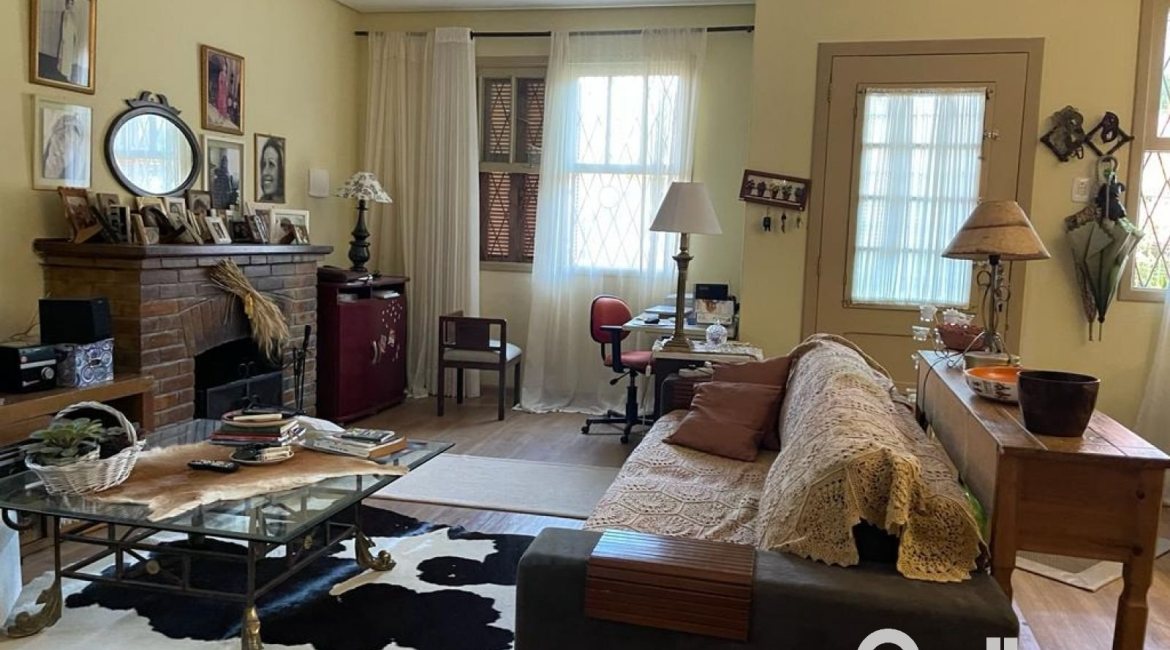 Casa à venda com 120m², 1 dormitório, 2 vagas, no bairro Vila Assunção em Porto Alegre