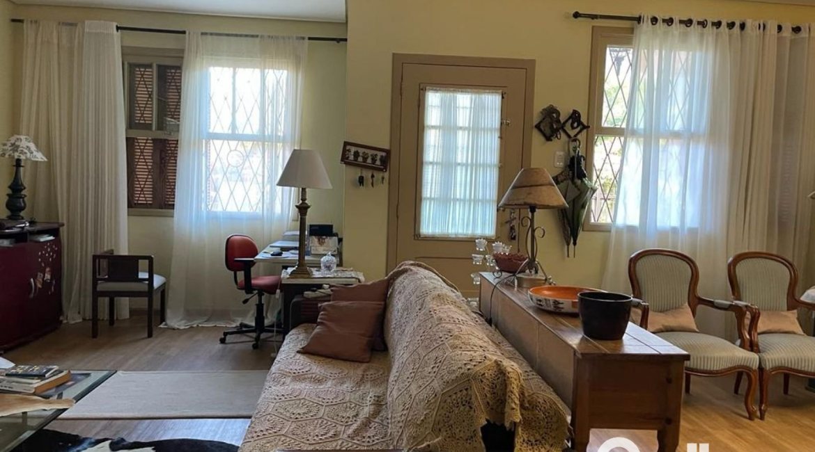 Casa à venda com 120m², 1 dormitório, 2 vagas, no bairro Vila Assunção em Porto Alegre