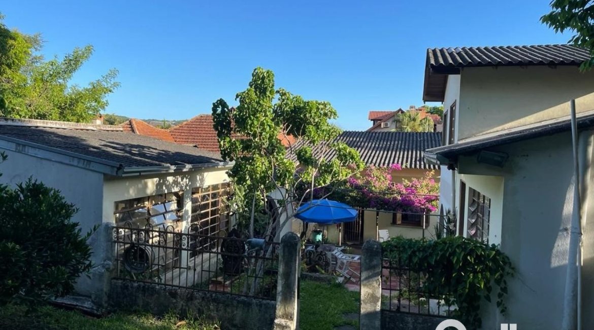 Casa à venda com 120m², 1 dormitório, 2 vagas, no bairro Vila Assunção em Porto Alegre