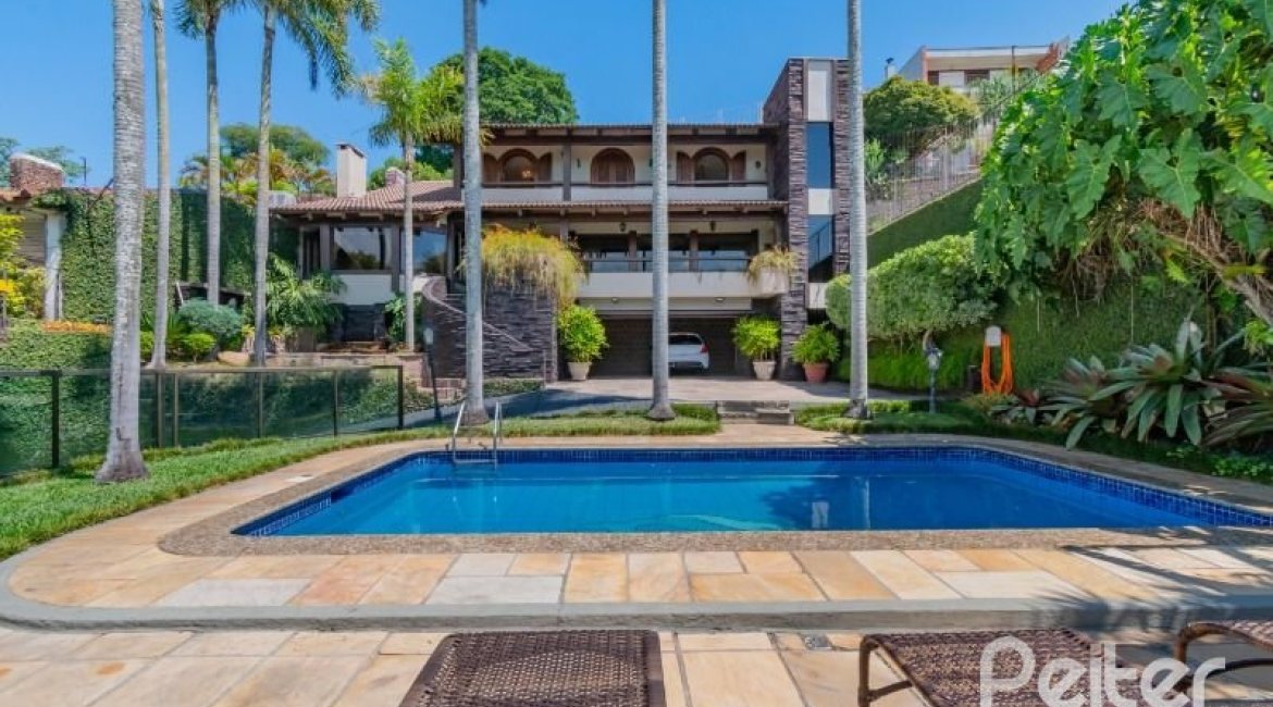 Casa à venda com 430m², 3 dormitórios, 2 suítes, 4 vagas, no bairro Vila Assunção em Porto Alegre