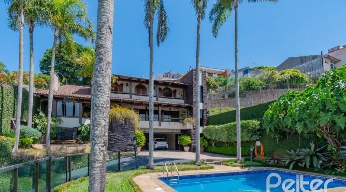 Casa à venda com 430m², 3 dormitórios, 2 suítes, 4 vagas, no bairro Vila Assunção em Porto Alegre